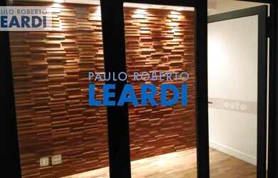 Imagem: O depósito possui 2 Vagas na garagem e 131m² de Área e está