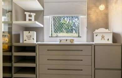 Imagem: A casa possui 3 Dormitórios, 4 Banheiros, 4 Vagas na garagem