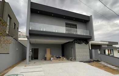 Imagem: A casa em condomínio possui 3 Dormitórios, 5 Banheiros, 4