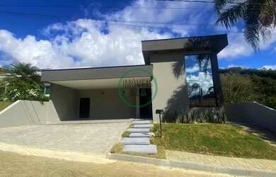 Imagem: A casa possui 3 Dormitórios, 4 Banheiros, 3 Vagas na garagem