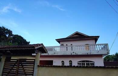 Imagem: A casa possui 2 Dormitórios, 3 Vagas na garagem e está localizado