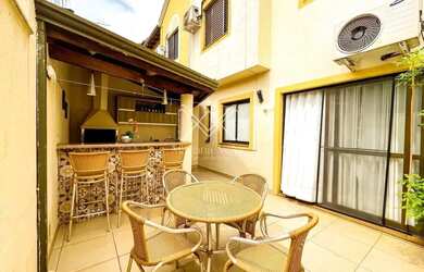 Imagem: A casa em condomínio possui 3 Dormitórios, 3 Banheiros, 2