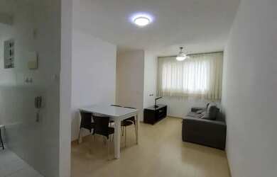 Imagem: O apartamento possui 3 Dormitórios, 1 Banheiro, 1 Vaga na garagem