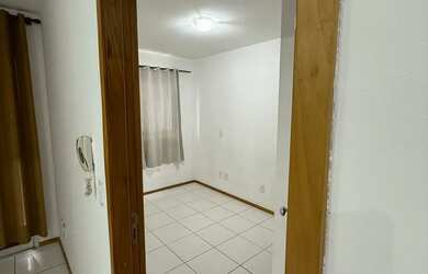 Imagem: O apartamento possui 1 Dormitório, 1 Banheiro, 1 Vaga na garagem