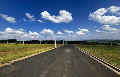 Imagem: O terreno possui 250m² de Área e está localizado em Prolongamento