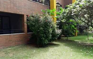 Imagem: O apartamento possui 1 Dormitório, 1 Banheiro, 2 Vagas na garagem