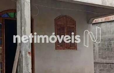 Imagem: A casa possui 5 Dormitórios, 2 Banheiros, 3 Vagas na garagem