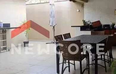 Imagem: A casa possui 3 Dormitórios, 4 Banheiros, 2 Vagas na garagem