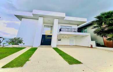 Imagem: A casa em condomínio possui 4 Dormitórios, 5 Banheiros, 4