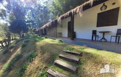 Imagem: A casa possui 3 Dormitórios, 3 Banheiros e 100m² de Área