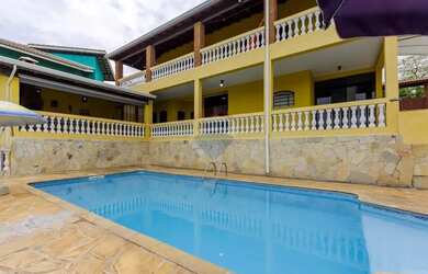 Imagem: A casa em condomínio possui 4 Dormitórios, 4 Banheiros, 2