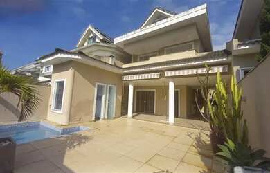 Imagem: A casa em condomínio possui 5 Dormitórios, 5 Banheiros, 4