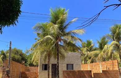 Imagem: A casa possui 2 Dormitórios, 2 Banheiros, 2 Vagas na garagem