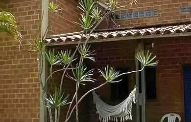 Imagem: A casa possui 5 Dormitórios, 3 Banheiros, 3 Vagas na garagem