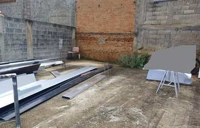 Imagem: O terreno à venda possui e está localizado em Jardim Altos