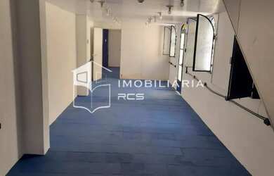 Imagem: O depósito possui 2 Vagas na garagem, 239m² de Área e está