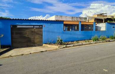 Imagem: A casa possui 2 Dormitórios, 1 Banheiro, 5 Vagas na garagem