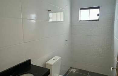 Imagem: A casa possui 2 Dormitórios, 1 Banheiro, 2 Vagas na garagem