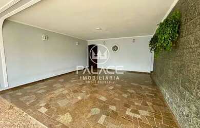 Imagem: A casa possui 2 Dormitórios, 3 Banheiros, 4 Vagas na garagem