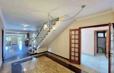 Imagem: A casa em condomínio possui 4 Dormitórios, 5 Banheiros, 5