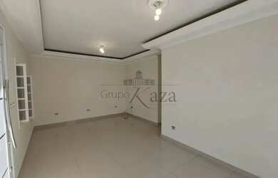 Imagem: A casa possui 4 Dormitórios, 3 Banheiros, 3 Vagas na garagem