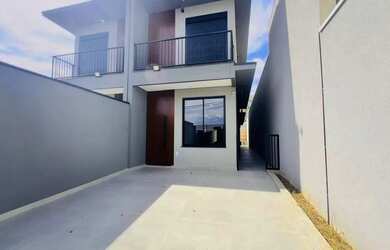 Imagem: A casa possui 3 Dormitórios, 3 Banheiros, 2 Vagas na garagem