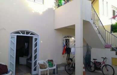 Imagem: A casa possui 5 Dormitórios, 2 Banheiros, 2 Vagas na garagem