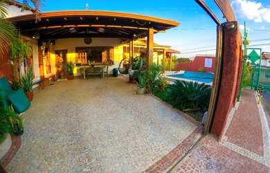 Imagem: A casa em condomínio possui 4 Dormitórios, 5 Banheiros, 2