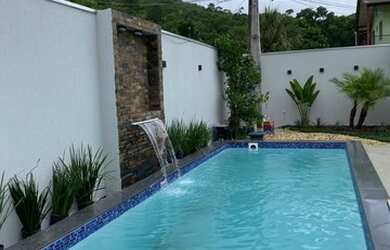 Imagem: A casa possui 4 Dormitórios, 4 Banheiros, 2 Vagas na garagem