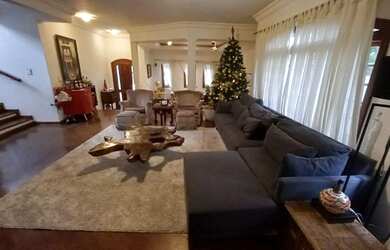 Imagem: A casa em condomínio possui 4 Dormitórios, 5 Banheiros, 4