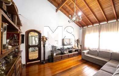 Imagem: A casa possui 4 Dormitórios, 3 Banheiros, 3 Vagas na garagem