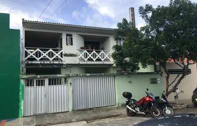 Imagem: A casa possui 3 Dormitórios, 3 Banheiros, 1 Vaga na garagem