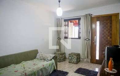 Imagem: A casa possui 2 Dormitórios, 2 Banheiros, 2 Vagas na garagem