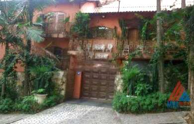 Imagem: A casa possui 4 Dormitórios, 5 Banheiros, 5 Vagas na garagem