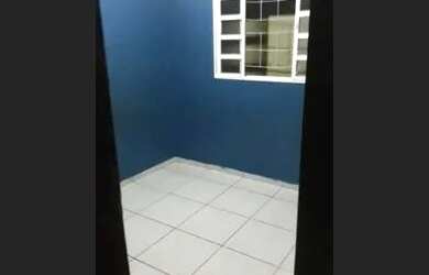 Imagem: A casa possui 2 Dormitórios, 1 Banheiro e 2 Vagas na garagem