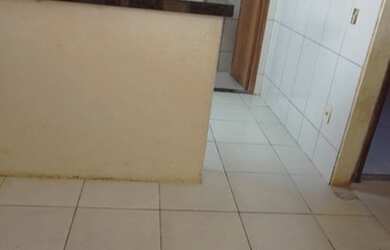 Imagem: A casa possui 2 Dormitórios e 1 Banheiro e está localizado