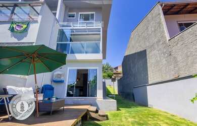 Imagem: A casa possui 3 Dormitórios, 4 Banheiros, 2 Vagas na garagem