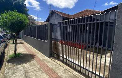 Imagem: O depósito possui 4 Vagas na garagem, 184m² de Área e está