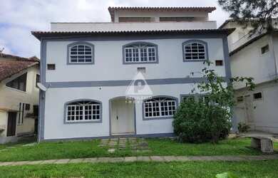 Imagem: A casa possui 3 Dormitórios, 3 Banheiros, 13982m² de Área