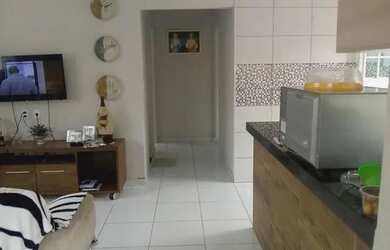 Imagem: A casa possui 2 Dormitórios, 2 Banheiros, 2 Vagas na garagem