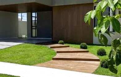 Imagem: A casa possui 4 Dormitórios, 5 Banheiros, 4 Vagas na garagem