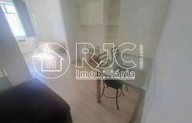 Imagem: O apartamento possui 1 Dormitório, 1 Banheiro, 28m² de Área