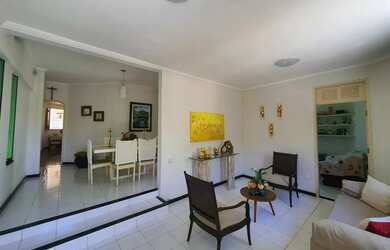 Imagem: A casa possui 5 Dormitórios, 5 Banheiros, 2 Vagas na garagem