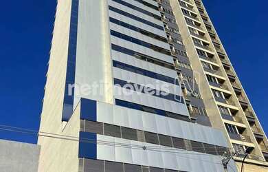 Imagem: O depósito possui 2 Vagas na garagem e 215m² de Área e está