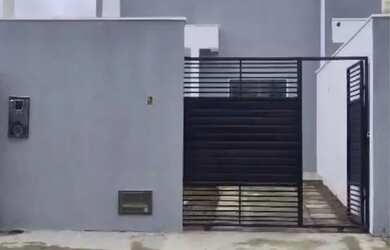 Imagem: A casa possui 2 Dormitórios, 2 Banheiros, 1 Vaga na garagem