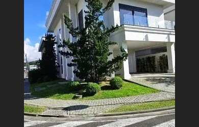 Imagem: A casa em condomínio possui 3 Dormitórios, 5 Banheiros, 2