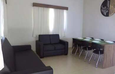 Imagem: A casa possui 3 Dormitórios, Acomodam 8 pessoas, 2 Vagas na