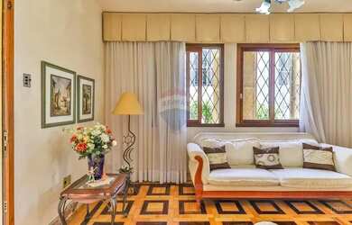 Imagem 8: Espaço, Sol e Tradição Casa Clássica com 6 Dormitórios em Terreno...