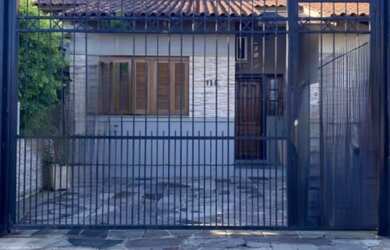 Imagem: A casa à venda possui 2 Dormitórios, 1 Banheiro, 2 Vagas na