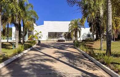 Imagem: A casa em condomínio possui 5 Dormitórios, 5 Banheiros, 5